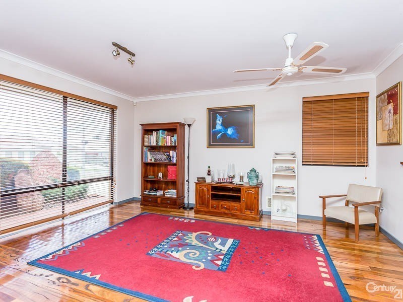 10 Baningan Avenue, Success WA 6164