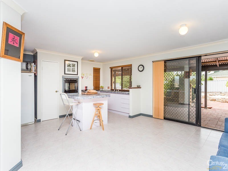 10 Baningan Avenue, Success WA 6164