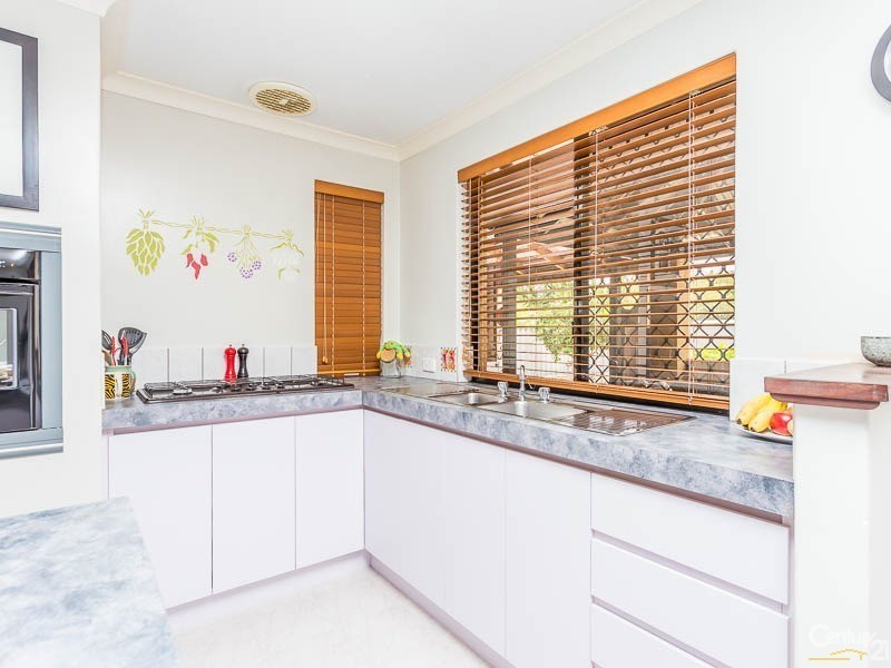 10 Baningan Avenue, Success WA 6164