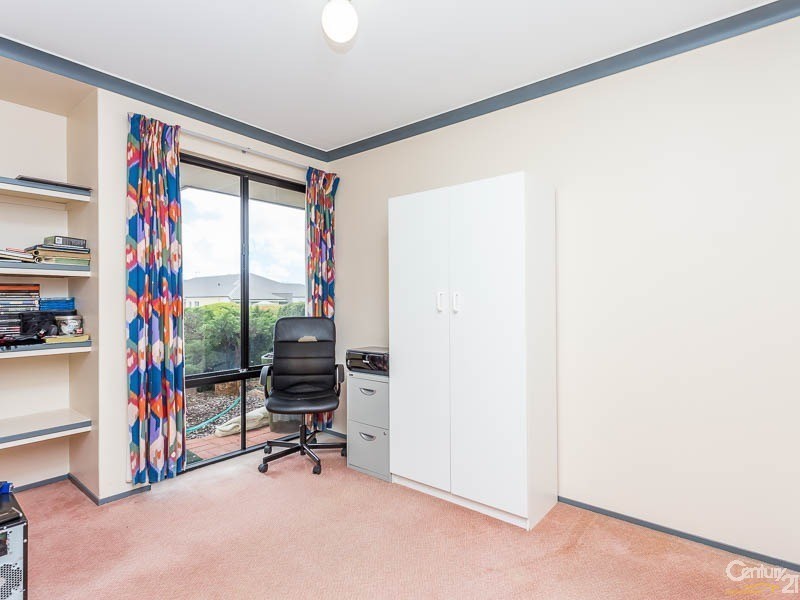 10 Baningan Avenue, Success WA 6164