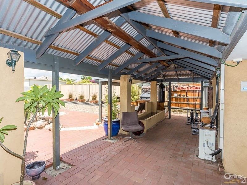 10 Baningan Avenue, Success WA 6164