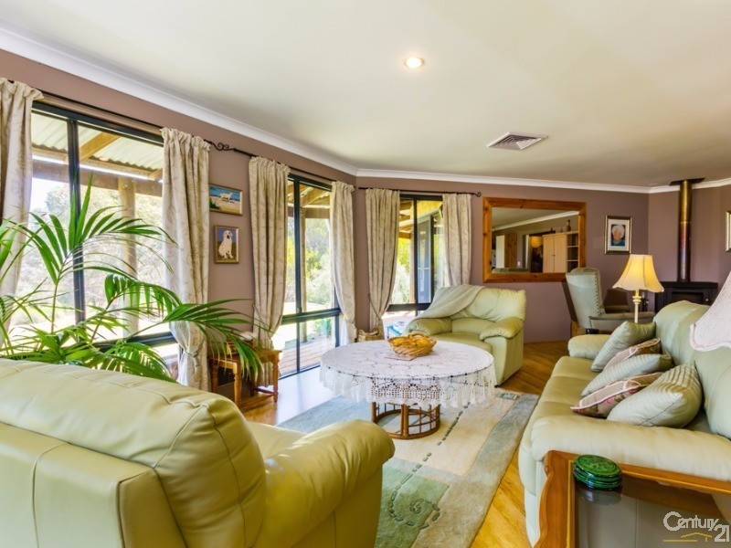 99 Wowra Drive, Gingin WA 6503