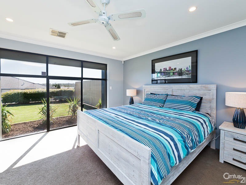 1 McKenzie Corner, Bertram WA 6167