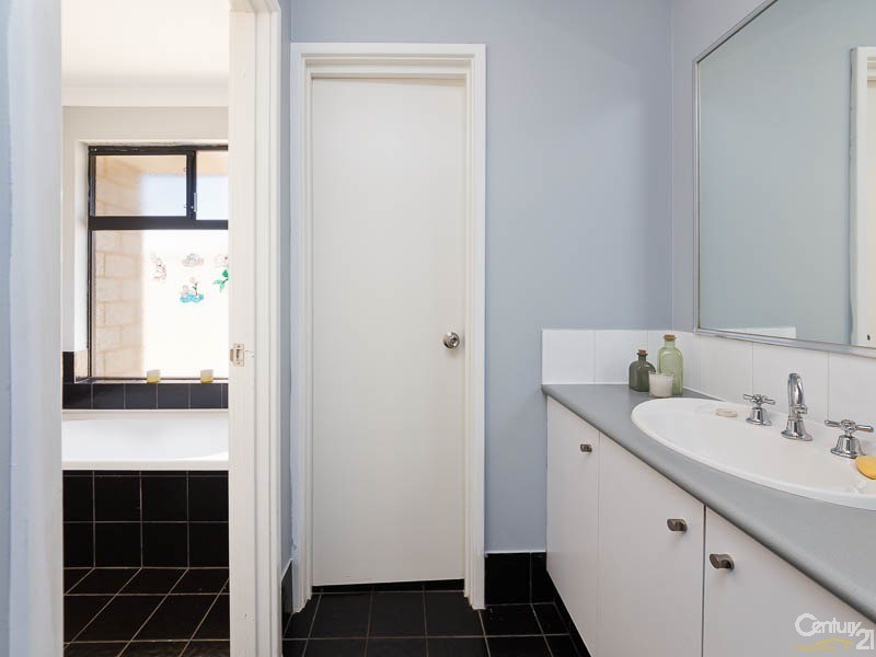 1 McKenzie Corner, Bertram WA 6167