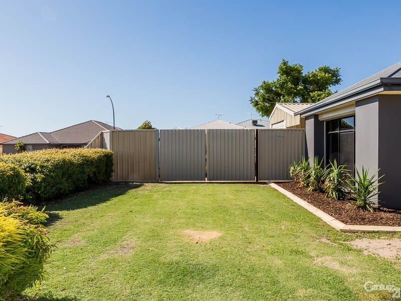 1 McKenzie Corner, Bertram WA 6167
