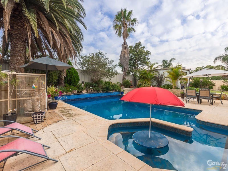 9 Camborne Way, Thornlie WA 6108