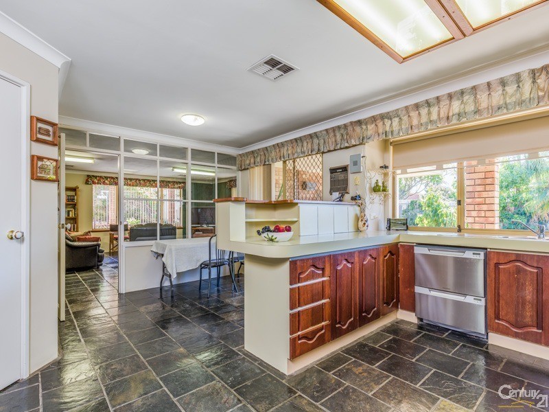 6 Cain Place, Leeming WA 6149