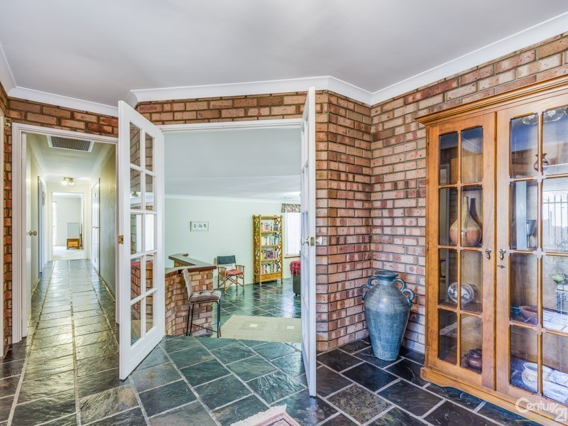 6 Cain Place, Leeming WA 6149