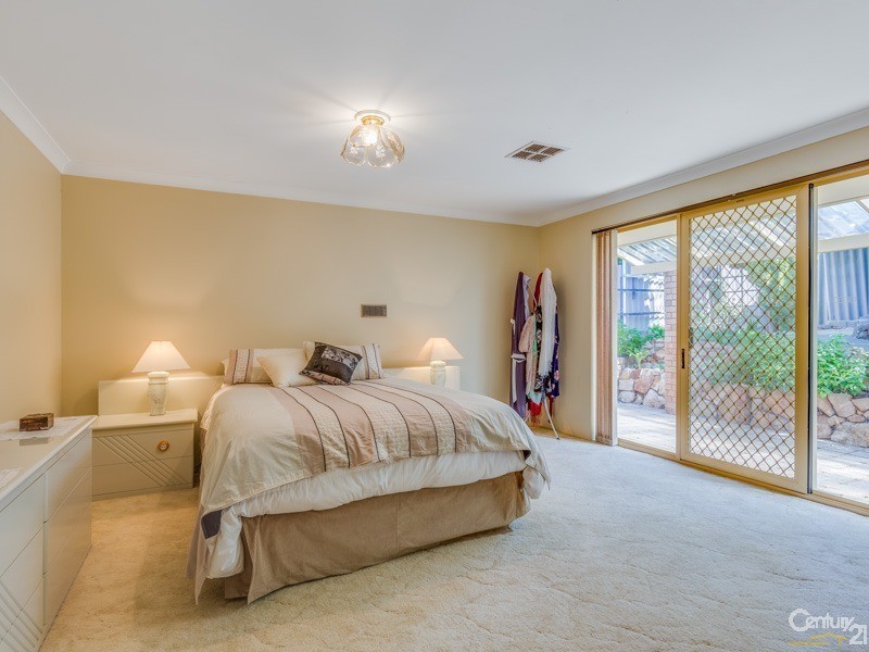 6 Cain Place, Leeming WA 6149