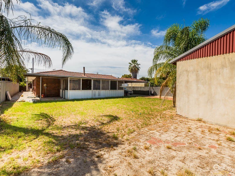 24 Bishop Road, Middle Swan WA 6056