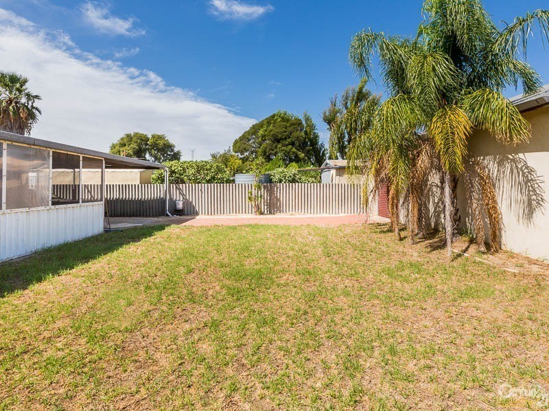 24 Bishop Road, Middle Swan WA 6056