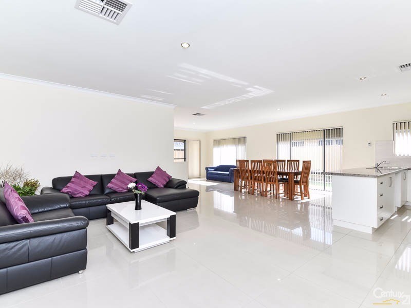 13 Trumpet Street, Southern River WA 6110