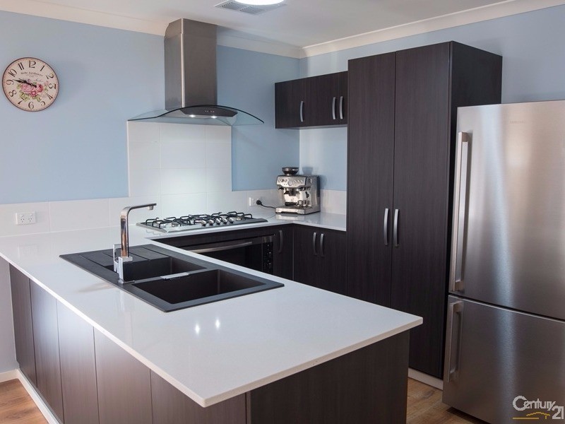 55 Barrington Avenue, Champion Lakes WA 6111