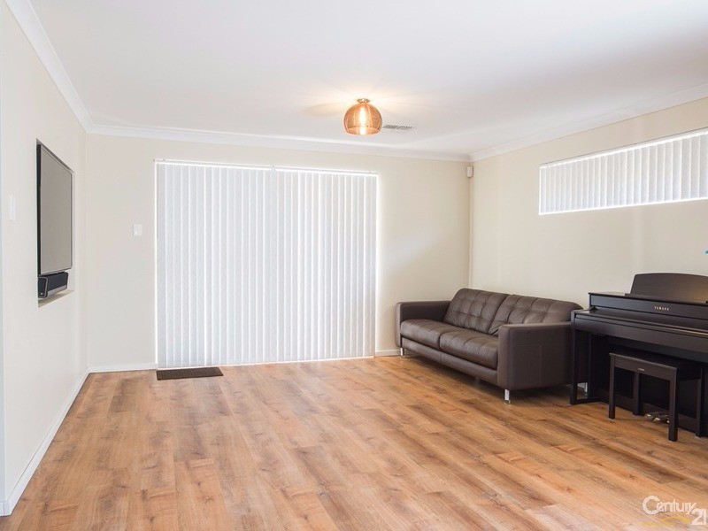 55 Barrington Avenue, Champion Lakes WA 6111