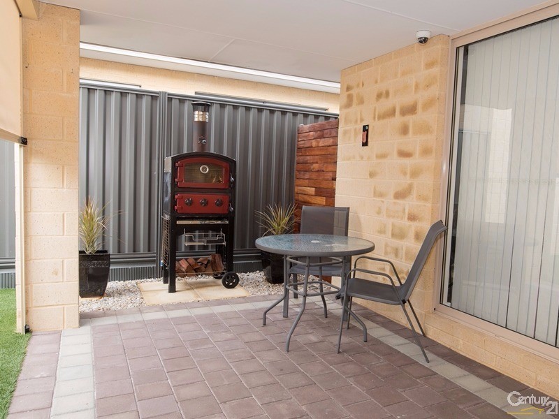 55 Barrington Avenue, Champion Lakes WA 6111