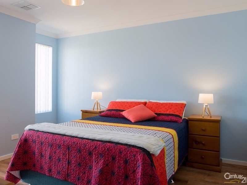 55 Barrington Avenue, Champion Lakes WA 6111