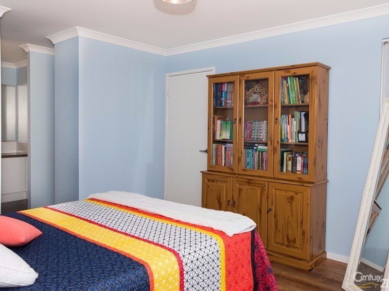 55 Barrington Avenue, Champion Lakes WA 6111