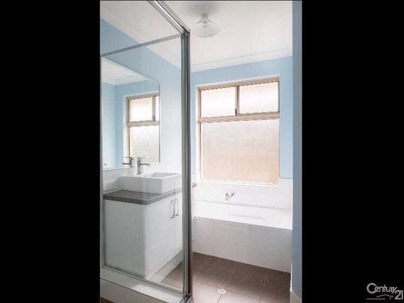 55 Barrington Avenue, Champion Lakes WA 6111