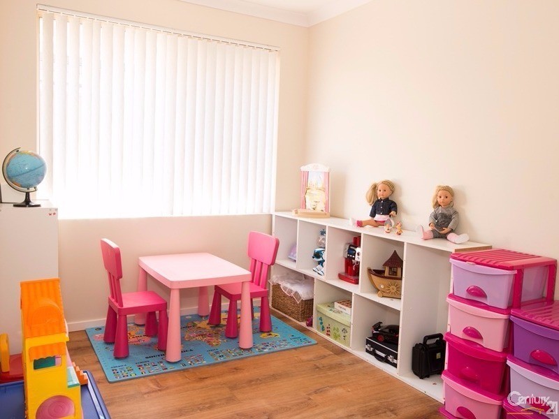 55 Barrington Avenue, Champion Lakes WA 6111