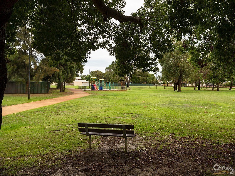 17 Reddington Way, Brentwood WA 6153