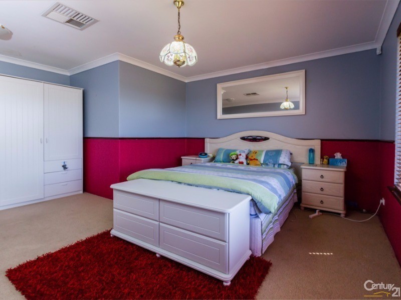 19 Bottlebrush Drive, Thornlie WA 6108