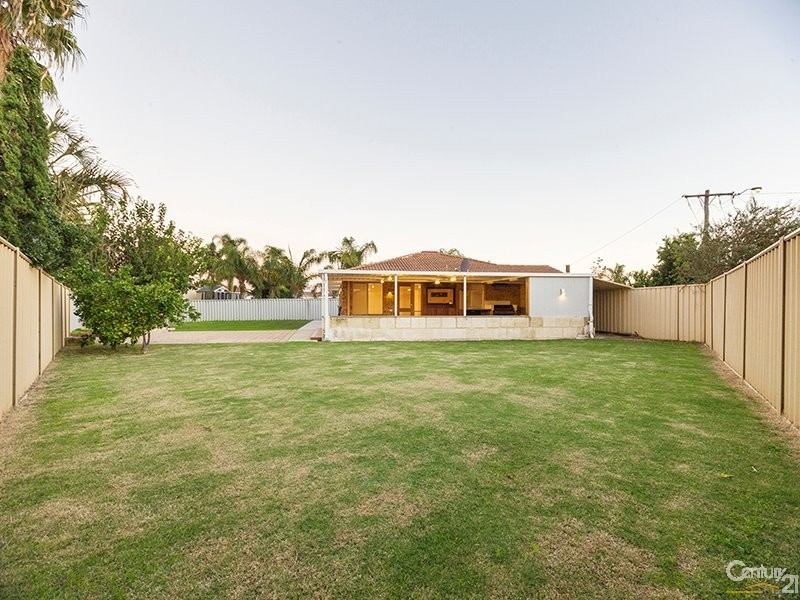 9 Piesse Place, Seville Grove WA 6112