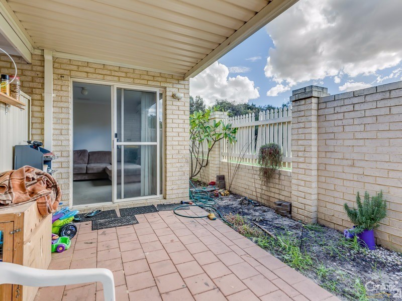 9/2 Hobby Retreat, Queens Park WA 6107