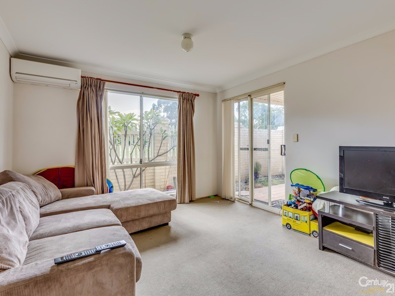 9/2 Hobby Retreat, Queens Park WA 6107