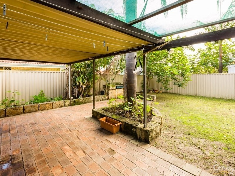 11 Kinghorn Place, Redcliffe WA 6104