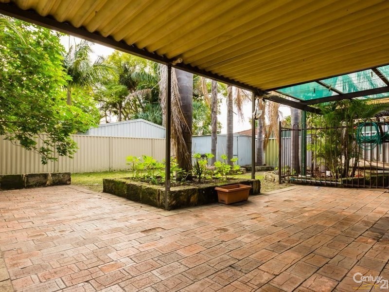 11 Kinghorn Place, Redcliffe WA 6104