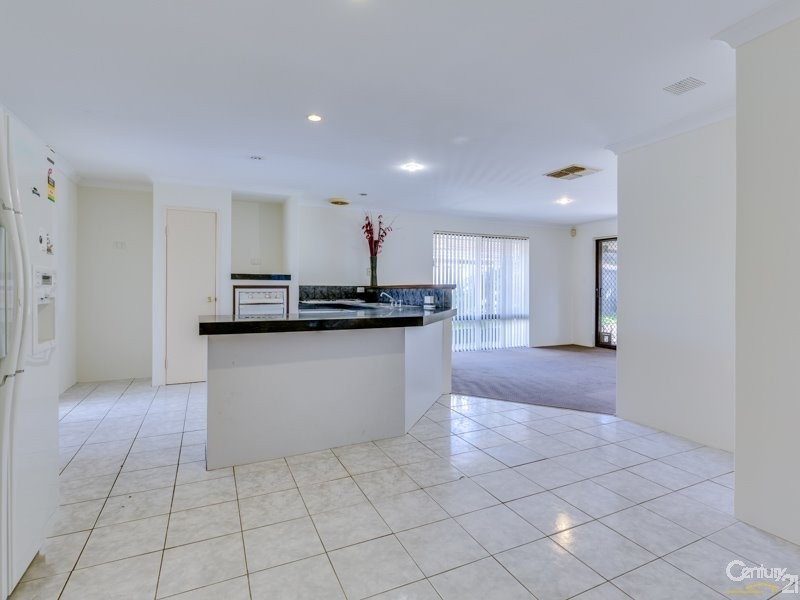 11 Kinghorn Place, Redcliffe WA 6104