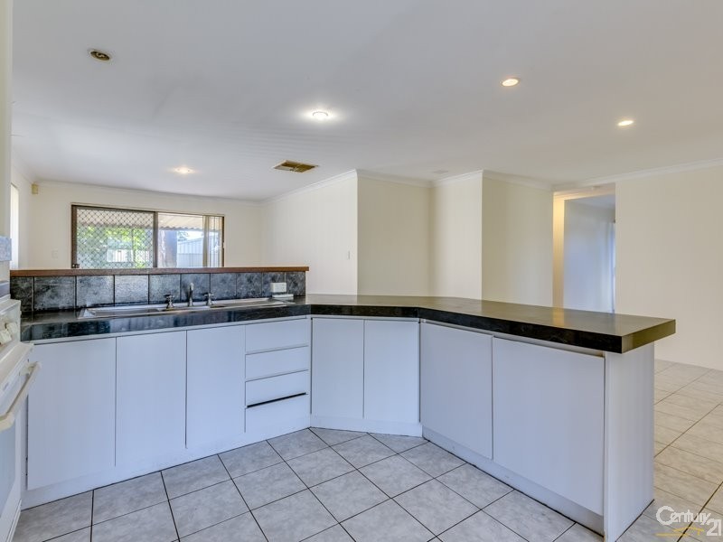 11 Kinghorn Place, Redcliffe WA 6104