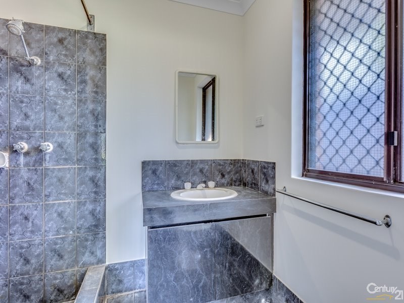 11 Kinghorn Place, Redcliffe WA 6104