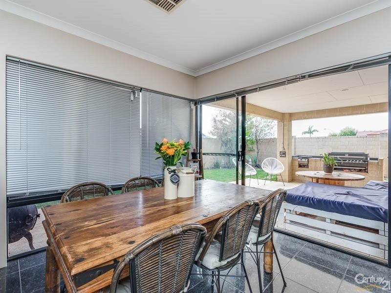 14 Bartlett Way, Canning Vale WA 6155