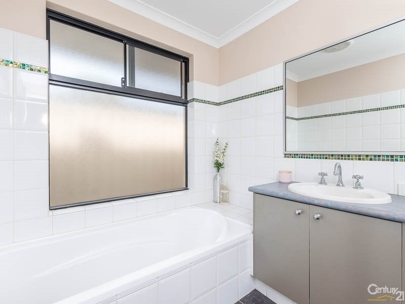 14 Bartlett Way, Canning Vale WA 6155