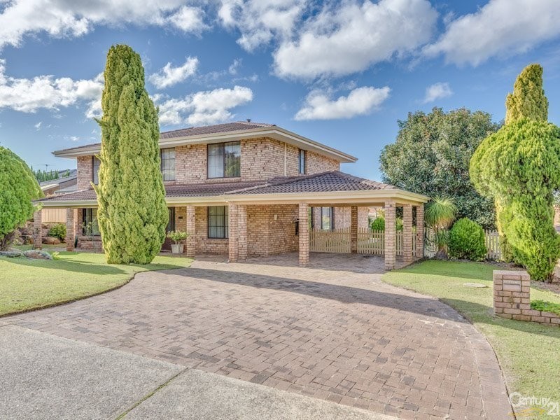 4 Peak Court, Leeming WA 6149
