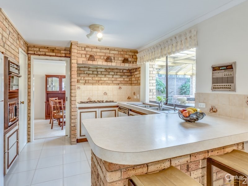 4 Peak Court, Leeming WA 6149