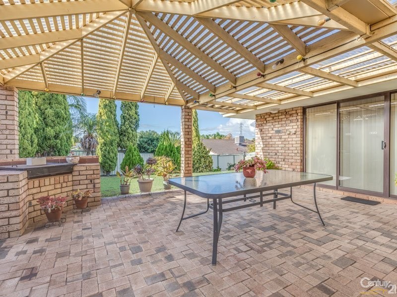 4 Peak Court, Leeming WA 6149