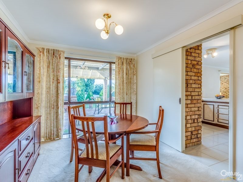 4 Peak Court, Leeming WA 6149