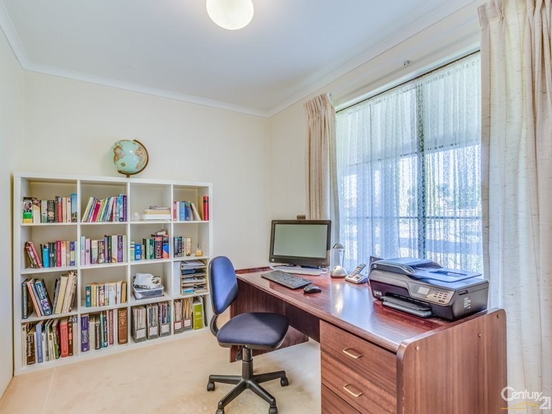 4 Peak Court, Leeming WA 6149
