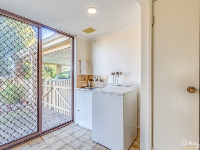 4 Peak Court, Leeming WA 6149