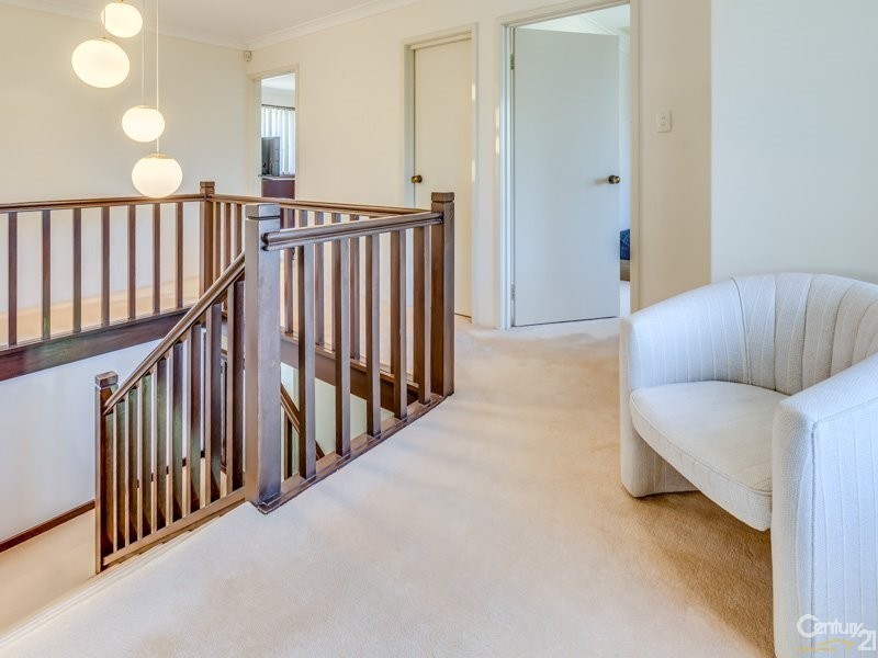 4 Peak Court, Leeming WA 6149