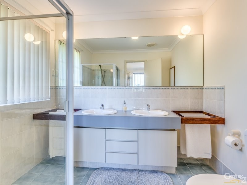 4 Peak Court, Leeming WA 6149