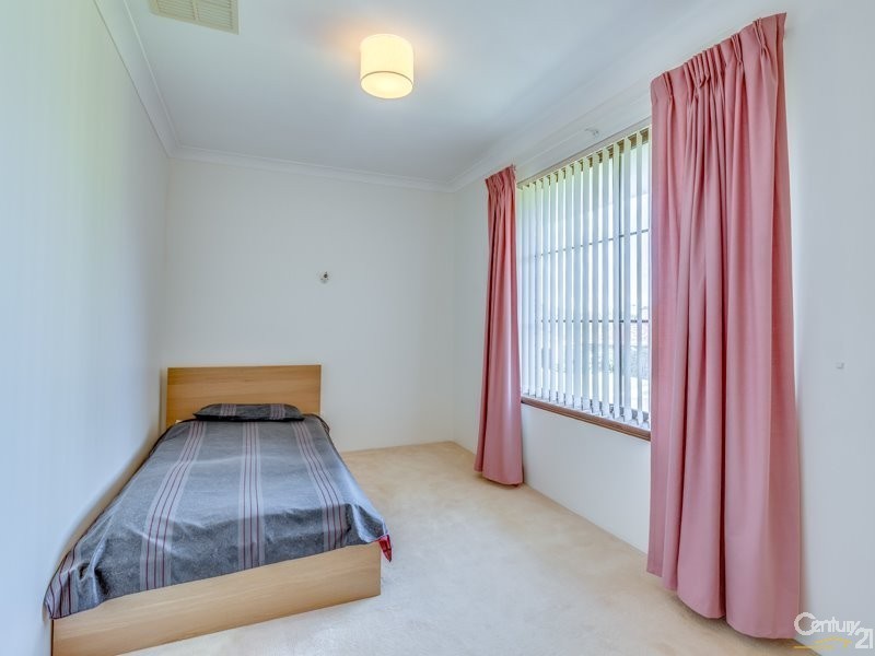 4 Peak Court, Leeming WA 6149