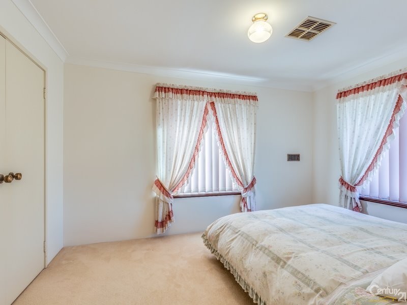 4 Peak Court, Leeming WA 6149