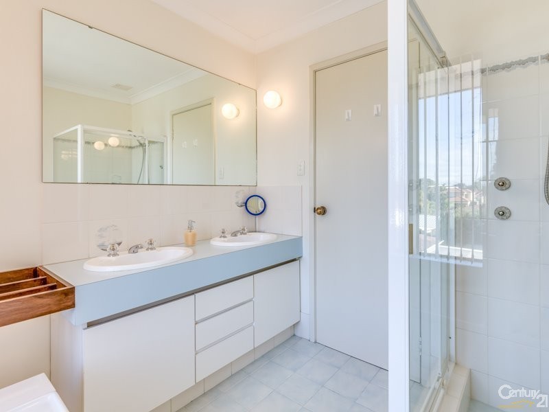 4 Peak Court, Leeming WA 6149