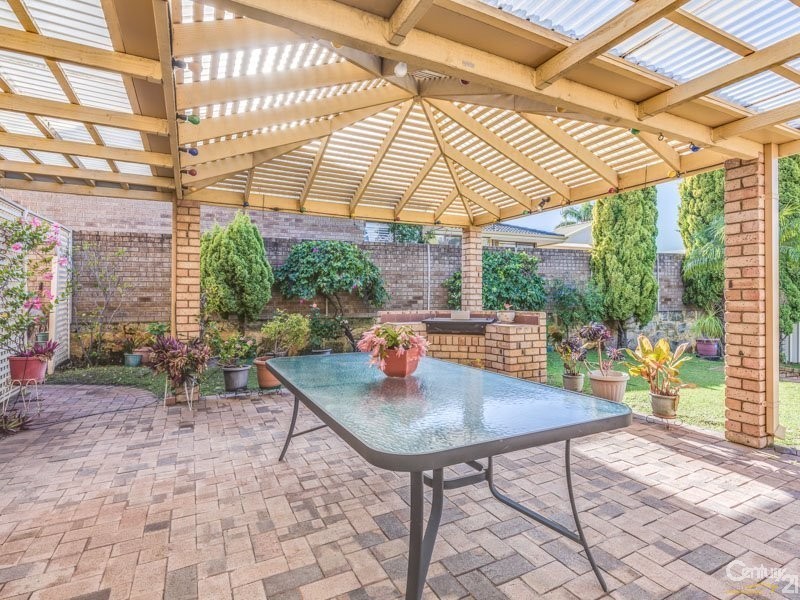 4 Peak Court, Leeming WA 6149