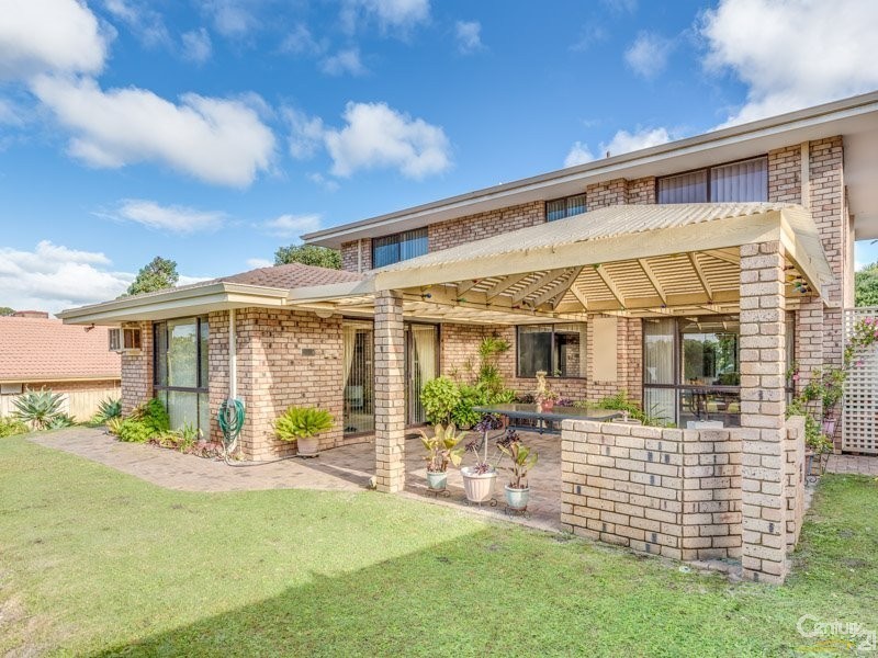4 Peak Court, Leeming WA 6149