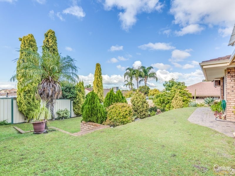 4 Peak Court, Leeming WA 6149