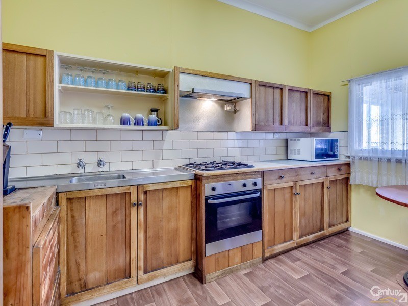 42 Derisleigh Street, Cannington WA 6107